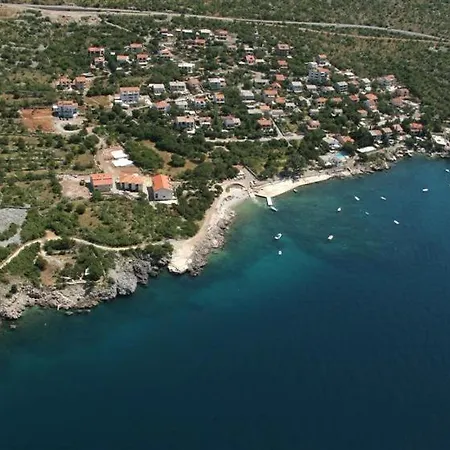 Vila Luca Vila *